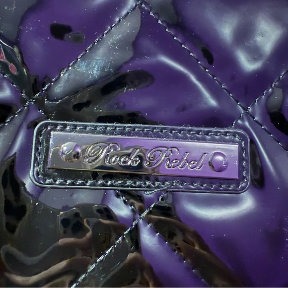 Rock Rebel Heart-Shaped Black Quilted Bag with bats - Picture 5 of 6